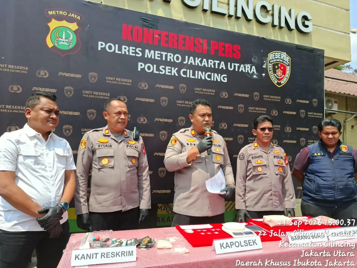 Polisi mengungkap kasus peredaran sabu di kawasan Kampung Bahari, Jakarta Utara, dan menangkap lima orang. (Posnews/Humas Polres Metro Jakut)
