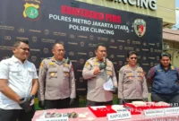 Polisi mengungkap kasus peredaran sabu di kawasan Kampung Bahari, Jakarta Utara, dan menangkap lima orang. (Posnews/Humas Polres Metro Jakut)

