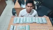 Polisi menyita ribuan obat keras ilegal dari mobil yang diduga digunakan sebagai toko berjalan di Kota Bekasi. (Posnews/Ist)