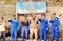 Polisi patroli laut mengawasi kawasan Gunung Anak Krakatau dan mengingatkan nelayan menjauh dari radius 3 kilometer. (Posnews/Ist)
