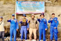 Polisi patroli laut mengawasi kawasan Gunung Anak Krakatau dan mengingatkan nelayan menjauh dari radius 3 kilometer. (Posnews/Ist)
