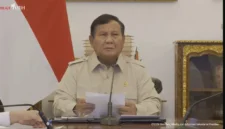 Presiden Prabowo Subianto memimpin rapat terbatas penanganan bencana secara virtual dari Istana Merdeka. (Posnews/Ist)
