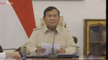 Presiden Prabowo Subianto memimpin rapat terbatas penanganan bencana secara virtual dari Istana Merdeka. (Posnews/Ist)
