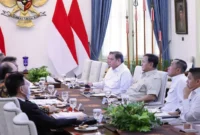 Presiden Prabowo Subianto menggelar rapat membahas pengentasan narkoba bersama pejabat dan peneliti di Istana Kepresidenan. (Posnews/Biro Pers Sekretariat Presiden)