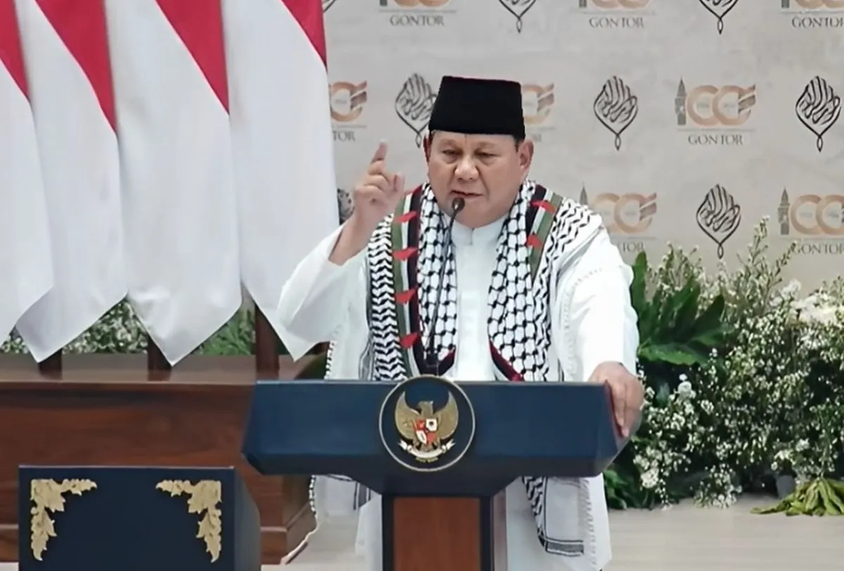 Presiden Prabowo Subianto menghadiri Resepsi Kesyukuran 100 Tahun Pondok Modern Darussalam Gontor di Ponorogo. (Posbews/YouTube)
