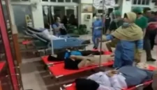 Santri Pondok Pesantren Manbaul Hikam Sidoarjo mendapat perawatan setelah diduga terdampak keracunan MBG. (Istimewa)