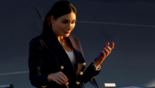 Sekutu Trump, Laura Loomer, dikecam sejumlah anggota parlemen dan aktivis hak asasi usai melontarkan komentar rasis. Dok: Istimewa.