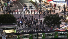 Jepang melonggarkan aturan lembur mulai Selasa untuk mendorong pertumbuhan ekonomi, memicu kritik soal kembalinya budaya kerja. Dok: Istimewa.