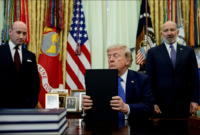 Departemen Luar Negeri AS mengusulkan aturan baru yang mewajibkan orang tua membuktikan status kewarganegaraan saat mengurus paspor anak, sebagai bagian dari upaya Trump membatasi kewarganegaraan berdasarkan kelahiran. Dok: Istimewa.