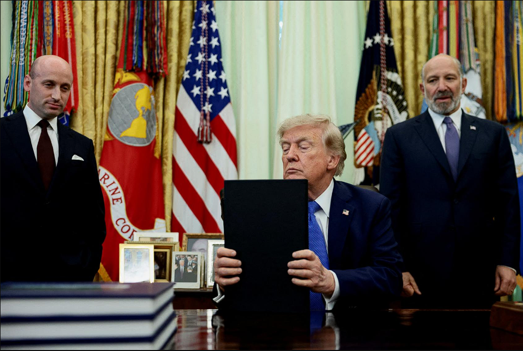 Departemen Luar Negeri AS mengusulkan aturan baru yang mewajibkan orang tua membuktikan status kewarganegaraan saat mengurus paspor anak, sebagai bagian dari upaya Trump membatasi kewarganegaraan berdasarkan kelahiran. Dok: Istimewa.