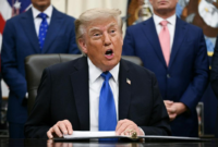 Pemerintahan Trump ajukan banding darurat ke Mahkamah Agung soal pembatasan surat suara pos jelang pemilu sela November. Dok: Istimewa.