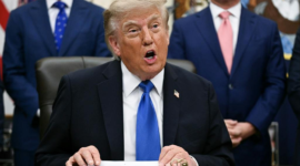 Pemerintahan Trump ajukan banding darurat ke Mahkamah Agung soal pembatasan surat suara pos jelang pemilu sela November. Dok: Istimewa.