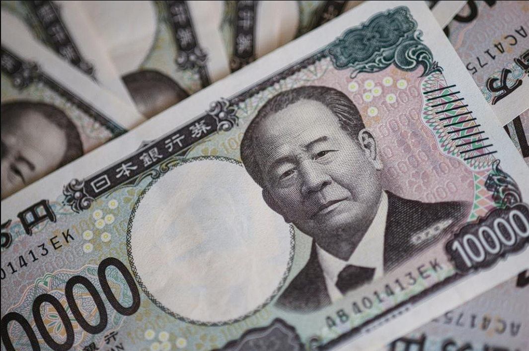 Yen menguat usai spekulasi intervensi Jepang, harga minyak melonjak akibat serangan baru Iran ke pangkalan AS di Kuwait. Dok: Istimewa.