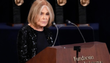 Gloria Steinem, penulis dan aktivis yang menjadi simbol gerakan perempuan Amerika Serikat, meninggal dunia pada Rabu di rumahnya di New York City. Dok: Istimewa.