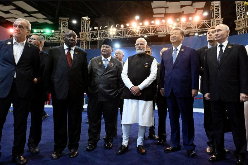 Presiden Xi Jinping menyerukan blok BRICS menjadi juru damai konflik Timur Tengah pada KTT New Delhi serta mempererat hubungan diplomatik dengan India. Dok: Istimewa.