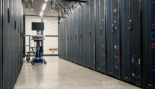 Mengungkap fakta apakah AI boros air. Simak penjelasan mengenai penggunaan air pada sistem pendingin data center dan inovasi closed-loop cooling. Dok: Istimewa.