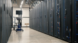 Mengungkap fakta apakah AI boros air. Simak penjelasan mengenai penggunaan air pada sistem pendingin data center dan inovasi closed-loop cooling. Dok: Istimewa.