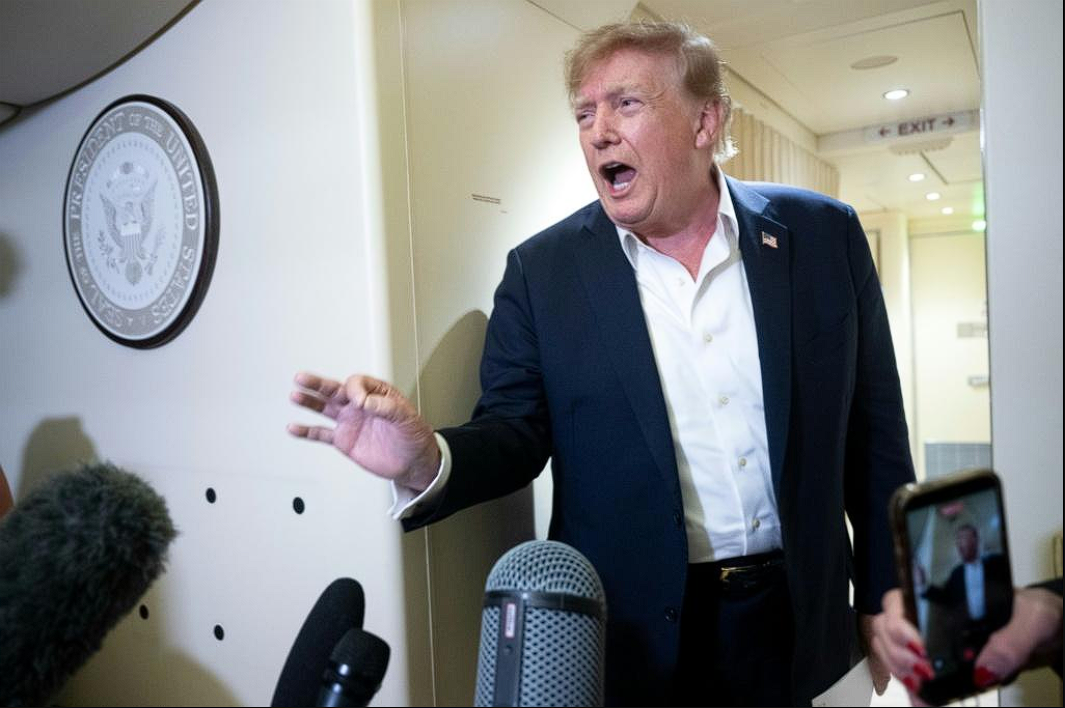 Donald Trump mengecam keputusan Mahkamah Agung AS yang memblokir aturan pembatasan surat suara via pos jelang pemilu paruh waktu. Dok: Istimewa.