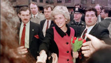 Charles Spencer menuding Raja Charles III gembira saat Putri Diana meninggal. Simak rincian klaim buku memori baru dan bantahan. Dok: Istimewa.
