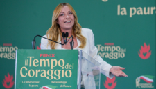PM Italia Giorgia Meloni mengusulkan batasan kuota siswa asing dan larangan burqa di sekolah. Simak rincian aturan baru dan agenda pemilu. Dok: Istimewa.
