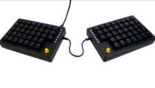 Pengembang merilis keyboard split open-source Tiwaz dengan dua joystick dan soket hot-swap. Simak spesifikasi teknis dan panduan rakitnya. Dok: Istimewa.