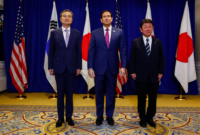 AS, Jepang, dan Korsel merilis pernyataan bersama jelang KTT Trump-Xi. Simak komitmen keamanan, dukungan Taiwan, dan isu Korea Utara. Dok: Istimewa.