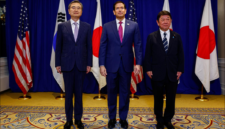 AS, Jepang, dan Korsel merilis pernyataan bersama jelang KTT Trump-Xi. Simak komitmen keamanan, dukungan Taiwan, dan isu Korea Utara. Dok: Istimewa.