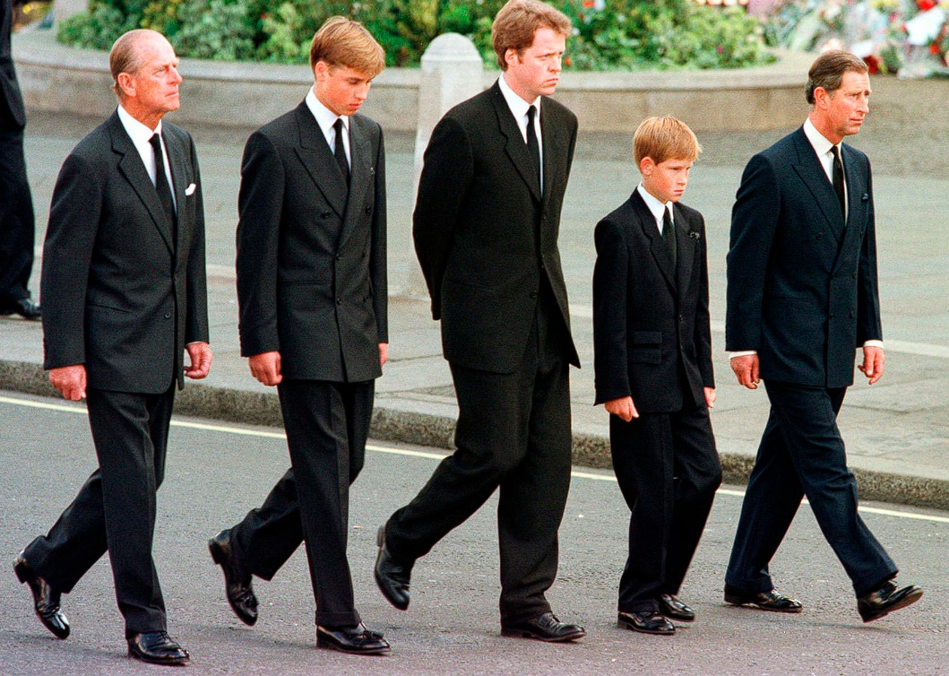 Charles Spencer merilis buku memoar baru tentang Putri Diana dan membongkar tuduhan terhadap Raja Charles III. Simak tanggapan resmi Istana Buckingham. Dok: Istimewa.