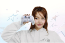 Sony meluncurkan DualSense PS5 edisi terbatas Lisa BLACKPINK berwarna Chroma Pearl. Simak harga, jadwal pemesanan, dan koleksi. Dok: Istimewa.
