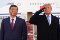 Donald Trump menyambut langsung Presiden China Xi Jinping di pangkalan udara Washington. Simak rincian penyambutan dan agenda pertemuan kedua negara. Dok: Istimewa.
