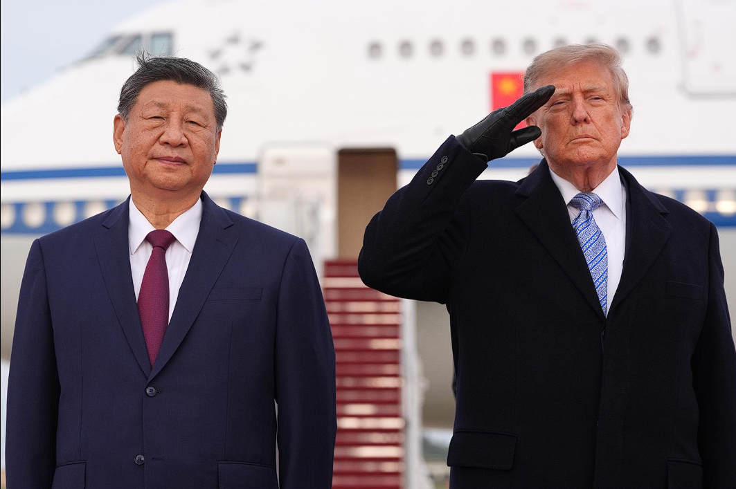 Donald Trump menyambut langsung Presiden China Xi Jinping di pangkalan udara Washington. Simak rincian penyambutan dan agenda pertemuan kedua negara. Dok: Istimewa.