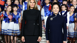 Melania Trump dan Peng Liyuan mengunjungi Museum Seni Asia Smithsonian di Washington. Simak rincian agenda diplomasi budaya AS dan China. Dok: Istimewa.