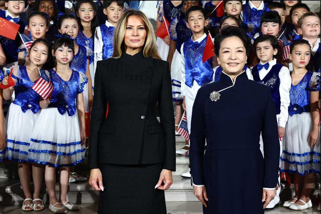 Melania Trump dan Peng Liyuan mengunjungi Museum Seni Asia Smithsonian di Washington. Simak rincian agenda diplomasi budaya AS dan China. Dok: Istimewa.