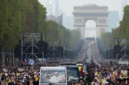 Paus Leo XIV memimpin misa terbuka di Champs-Élysées Paris yang menghimpun 800 ribu warga. Simak detail kunjungan dan pesan perdamaiannya. Dok: Istimewa.