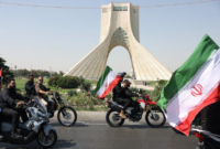 Donald Trump menolak proposal Iran untuk membuka Selat Hormuz. Simak detail tanggapan AS, isu nuklir Iran, dan dampak ekonomi global. Dok: Istimewa.