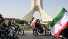 Donald Trump menolak proposal Iran untuk membuka Selat Hormuz. Simak detail tanggapan AS, isu nuklir Iran, dan dampak ekonomi global. Dok: Istimewa.