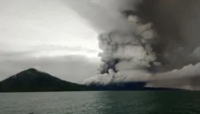Sebaran abu vulkanik Gunung Anak Krakatau terpantau menuju sebagian wilayah Jakarta. (Posnews/Ist)