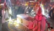 Simbang Kulon Night Carnival Pekalongan viral karena adegan mencekam dan penyembelihan kambing. (Posnews/Instagram)