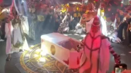 Simbang Kulon Night Carnival Pekalongan viral karena adegan mencekam dan penyembelihan kambing. (Posnews/Instagram)
