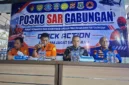 Tim SAR gabungan melakukan pencarian lima jurnalis dan tiga awak Arupadhatu 1 di perairan Selat Sunda. (Posnews/Tim SAR)

