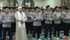 Wakapolri Komjen Dedi Prasetyo menghadiri Maulid Nabi Muhammad SAW 1448 H di Masjid Al-Ikhlas Mabes Polri. (Posnews/Humas Polri)