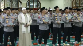 Wakapolri Komjen Dedi Prasetyo menghadiri Maulid Nabi Muhammad SAW 1448 H di Masjid Al-Ikhlas Mabes Polri. (Posnews/Humas Polri)
