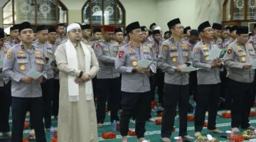 Wakapolri Komjen Dedi Prasetyo menghadiri Maulid Nabi Muhammad SAW 1448 H di Masjid Al-Ikhlas Mabes Polri. (Posnews/Humas Polri)
