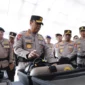 Wakapolri Komjen Dedi Prasetyo saat memimpin apel kesiapan menghadapi konflik sosial. (Posnews/Humas Polri)
