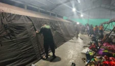 Warga Kuta Tengah mengungsi setelah aktivitas Gunung Sinabung meningkat dan statusnya naik menjadi Level III Siaga. (Posnews/BPBD)