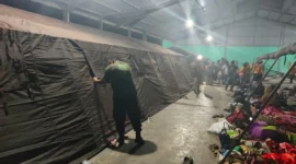 Warga Kuta Tengah mengungsi setelah aktivitas Gunung Sinabung meningkat dan statusnya naik menjadi Level III Siaga. (Posnews/BPBD)