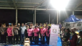 Warga Kuta Tengah mengungsi akibat aktivitas Gunung Sinabung di Kabupaten Karo, Sumatera Utara. (Posnews/Humas Polri)

