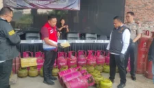 Barang bukti 1.820 tabung LPG berbagai ukuran yang disita Bareskrim Polri dalam pengungkapan dugaan penyalahgunaan LPG bersubsidi di Sidoarjo.
