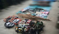 Barang bukti uang tunai, 18 telepon seluler, alat komunikasi, dan senjata yang diamankan TNI usai kontak tembak di Nduga.


