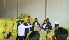 Bareskrim Polri mengungkap 1.257 bal pakaian bekas yang diduga berasal dari impor ilegal di gudang kawasan Purwadadi, Subang, Jawa Barat.